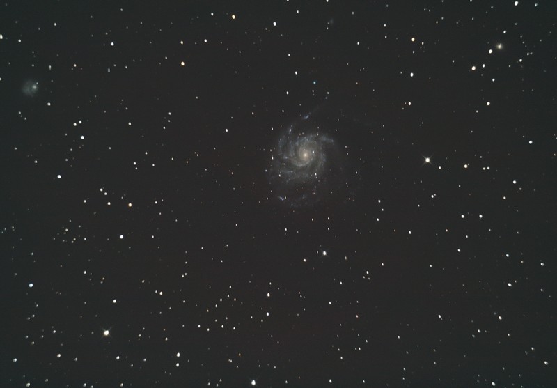 M101
2016. július 2., Szomód, Canon EOS 1000D, 200/800-as Newton-asztrográf, exp:50 x 60mp
(Mohai Márk)