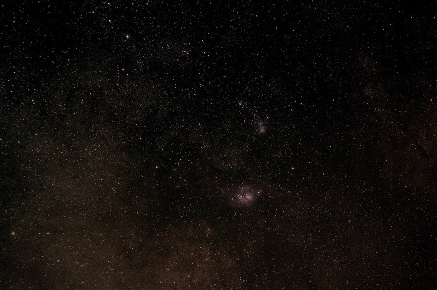 Tejút a Sagittariusban 2009. augusztus 21., Mogyorósbánya, Canon EOS 1000D, Zeiss Sonnar 135, ISO 800, exp:20,5 perc (Nagy Sándor)
