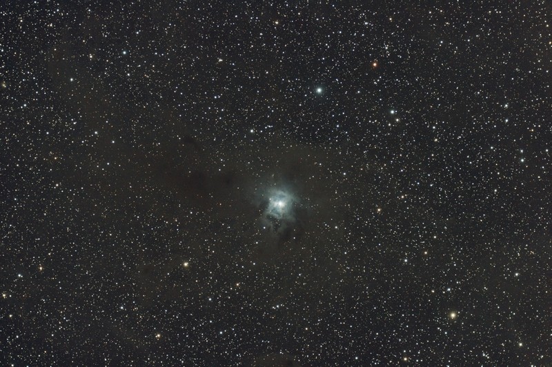 NGC 7023 2011. október 1-2., Tata, Canon EOS 400D, 80/600 APO távcső, ISO 800, exp: 420 sec/57 kép (Somogyi Péter)